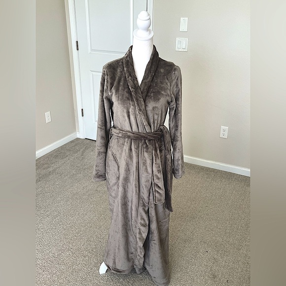 NWT Ugg Gray Robe Size Smalll - Picture 1 of 9